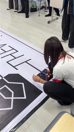 ASMR Line Follower Robot Competition 🤩 . . . . #robot #robotics #kakarobot #engineering #electronics #robotika #tech #technology | Kakarobot ID