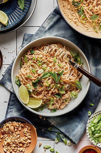 10 Minute Rice Noodles with Spicy Peanut Sauce