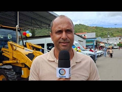 Vereador Fabinho da Jacuba na entrega de 9 novos veículos pela prefeitura de Ubaíra