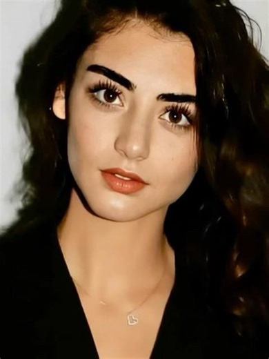 Unexpected Snow Hit on Özge Törer’s Face | Viral Moment #ozgetorer #bala