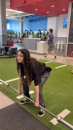 Janet on Instagram: "How quickly should I gain weight? It depends on your existing weight, height, and frame. Usually, we recommend .5lbs or roughly .25kg per week. This is around 500 calories of surplus everyday per week, which can obviously be averaged out differently through the week. The idea is that too many calories will just promote excess fat, while too few will limit your ability to train hard and progress with strength training (e.g.). This obviously shifts up or down with your persona