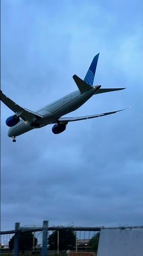 United airlines Boeing 787-9 coming from New York to landing Heathrow airport London