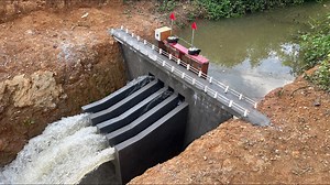 I built a mini dam! Here’s how 🚧🌊