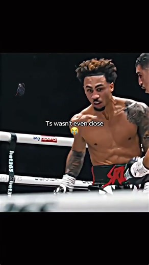 This fight looks so unfair in my opinion 😭 #boxing