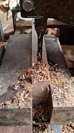 how to use a woodworking chisel #woodworking #shorts #diy