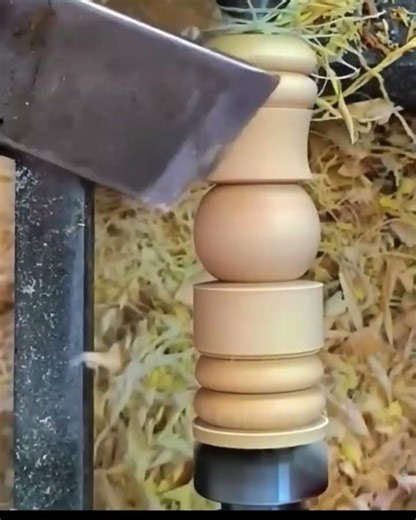 How an Automatic Machine Cuts and Shapes Wooden Decor with Precision