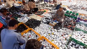 2M views · 23K reactions | Rs:10, 20, 30 mai Bike aur Mobile ki Accessories | 2 se 4 Hazar Mai Laptop aur Ipad. Rs:20 ki T-shirts and Jeans. Custom and Non Custom Paid Market in Karachi | Karachi ki Sab se Sasti Tareen Market | | Karachi Market Updates | Facebook