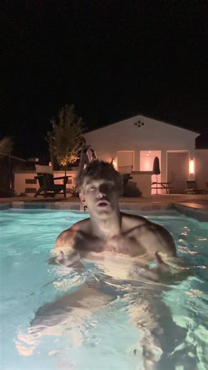 Varizz (@varischad)’s videos with GUY.exe - Superfruit