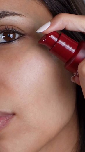 ✨ Découvrez le secret d’une peau éclatante ! ✨ Voilà à quoi ressemble une peau plus lisse, repulpée, tonifiée et nourrie 🧴💆‍♀️. Grâce à notre gamme Lift Pro-Collagène, offrez à votre peau le soin qu’elle mérite ! Après 12 ans de recherche, nous avons mis en lumière les incroyables propriétés anti-âge de la Ficoïde Glaciale de Bretagne 🔍. Avez-vous déjà essayé notre routine complète ? Partagez vos expériences en commentaires ! 🤔💖 Disponible en magasins et sur notre site internet. #YvesRocher