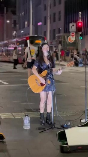 Sydney Street Singer Shirina: Australian Busker Girl with a Deep Voice