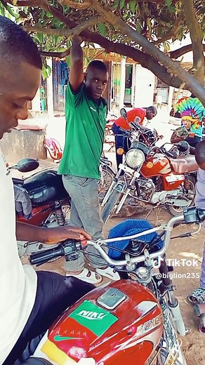 friend friend,keep your motorcycle safe ever#trendingvidesong #ugandanstiktok #motorcycletiktok #biglion #motorcycletiktok #biglion