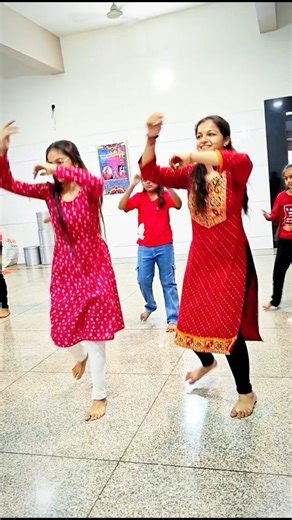 Ramzat Garba classes💃🏻💃🏻 on Instagram: "#GanpatiBappaMorya #GanpatiFestival #GanpatiDance #GanpatiSpecial #Ganpati2025 #GanpatiCelebration #DandiyaDance #GarbaDance #GanpatiMahotsav #GanpatiBappa #GanpatiUtsav #GanpatiReels #DandiyaNight #GarbaNight #FestivalVibes #BappaMorya #IndianFestival #DanceShorts #ViralShorts #ํyoutubeshorts"