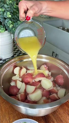 When the ham is baking 🫵🏼 need Stovetop Sides! BEST Greek Red Potatoes!🥔 #cookingvideos