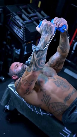 ✅ Follow for FREE daily workouts‼️ - - Download my app 📲 to train with me! Click the link in my bio! ↙️ Available in the App Store and Google Play Store! ✅ 18 different programs, for different goals, different fitness levels, and different schedules. ✅ Over 400 different exercises! Programs include: - Bodybuilding - Pure Strength - Power Building - Full Body Physique - Free Weights Only - Body Part Split - Upper Body - Lower Body Split - Big Booty Program - New to the Gym - Body Weight Only Eve