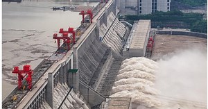 Đập Tam Hiệp Trung Quốc xả lũ