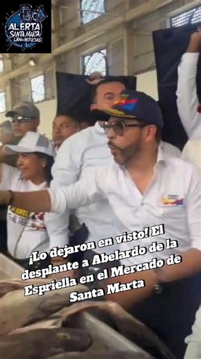 "Yo los voy a defender, pero sean educados"Solo porque se negaron a darle la mano. Un reyesuelo es el descarado este, ¿Qué quiere que le hagan venias? Nadie está en la obligación de saludarlo y si como presidente condiciona su servicio solo a los que se le arrodillan, entonces sería (jamás lo será) un reyesuelo.