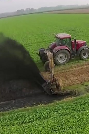 #tractor #water #mud #muddywater #farm #farming #dirtywater #spray #grass looks messy.