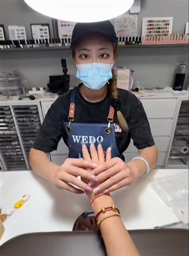 Hilarious Nail Salon Fails You Can't Miss