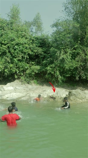 giant python attack girl 👩‍🦰