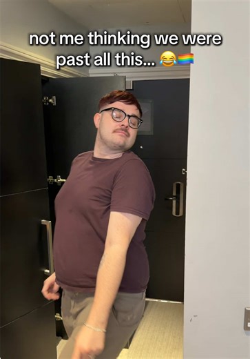 We spend so long trying to find the right time to come out of the closet as a community, then Mr Fussy jumps back in one the second he can just to BURST OUT again like the absolute birthday queen he is! 😂🏳️‍🌈🏳️‍🌈 #mlmcouple #marriedlife #valentinesday #birthdayweekend #newcastleupontyne