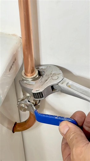 How to Fit an Isolation Valve Without Using Paste! #asmr #diy #plumbing #tools #reels
