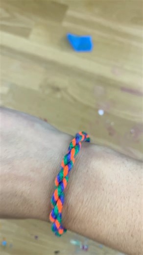 This works with any kind of string you have lying around... #easycraftsforkids #yarncraft #kidscraftideas | Construction Paper Crafts for Kids