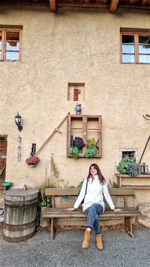 Valentina 🌲 Guida Ambientale Escursionistica & Travel Blogger on Instagram: "🍎 Conoscete il Törggelen? Si tratta di un'usanza tipica dell'autunno in Alto Adige, che da qualche anno ho il privilegio di poter vivere. ✨️🍂 ➡️ La parola Törggelen deriva da "torggl", il tradizionale torchio in legno utilizzato per la spremitura dell'uva 🍇 nelle cantine dei contadini, i quali, dopo le fatiche del raccolto e della vinificazione delle uve, erano soliti organizzare insieme a famigliari e braccianti un