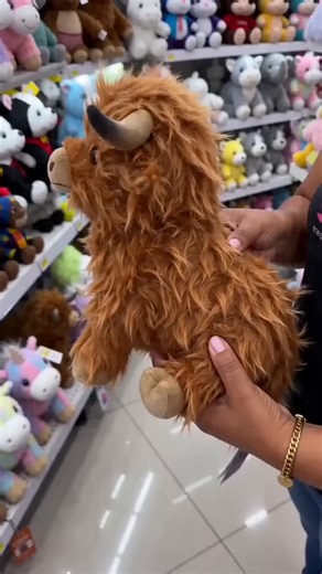 Peluche de vaca de Highland 🐮 Suave y esponjoso, el juguete perfecto para niños y adultos! #tiktokshop#homeessentials#householditems #Minecraft#gift