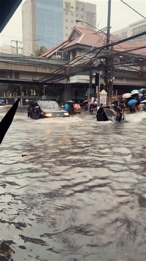 Beneath BGC’s beauty lies brilliance. Sa ilalim ng Burgos Circle may 5-storey flood tank na kayang mag-imbak ng 22,000 cubic meters of water. Kaya kahit bumuhos ang ulan tuyo pa rin ang kalsada. Urban planning with foresight. Beauty above, brilliance below. #BGC #UrbanPlanning #SmartCitiesPH #ExquisitePropertiesPH #InvestSmart | Exquisite Properties PH