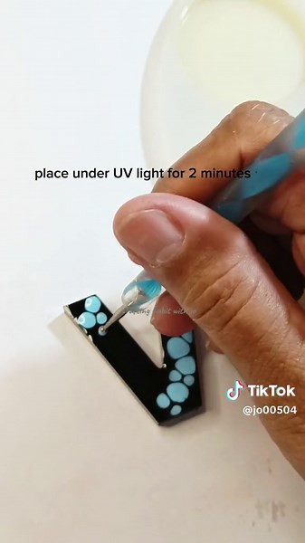 DIY Handmade Resin Keychain Tutorial with Nail Gel Effect