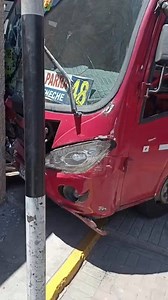 Chófer de Bus de servicio público de placa X2G-746 pierde el control de su unidad estrellandose en el domicilio de la av viña del mar con Italia Tres personas de sexo femenino fueron auxiliados al centro de salud Llosa Garcia Valeri gamero Guzmán ( Gestante) presentar dolor en el vientre y rostro y las hermanas Amparo Buen día Gomes y Luzmila Buen día gomes presentar dolor en brazosy pecho Los hechos ocurridos están en investigación por la policía de Hunter | Hunter TV
