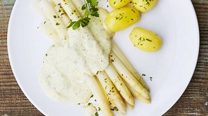 Spargel kochen mit Sauce Hollandaise: So schmeckt es wie bei Mama