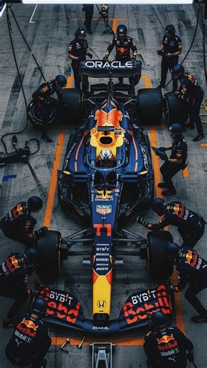 For sports lovers on Instagram: "Double pit stop under 20 second is crazy 🤯🤯 [Red bull, Racing, Max Verstappen, Speed, F1, Record, Pit Stop, Oracle]"