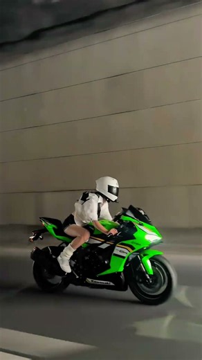 BIKER GIRLS RIDE ON NINJA ZX6R‼️