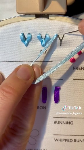 Todays ribbon stitch, is Fly 😁 Nice and easy, you just have to guide the ribbon so it doesn’t twist too tight 🤍 #embroidery #embroideryart #embroiderydesign #embroideryhoop #hoop #hoopart #hoopartembroidery #stitch #embroiderersofinstagram #modernembroidery #needlepoint #needlework #modernneedlework #stitch #stitchersofinstagram #flystitch #embroiderykit #embroiderypattern #craftkit #handembroidery #learnembroidery #ribbon #ribbonembroidery #learnembroidery #embroiderytutorial #beginnersembroi