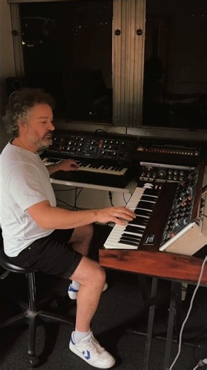 Late night vibes with 2x Minimoog, TR-808 & Space Echo 🌃🎹 #synthesizer #analog #vintage