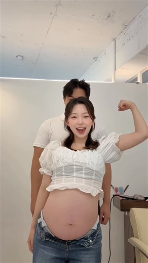 개민 on Instagram: "합의 없이 가슴 만지기😊 #만삭촬영"