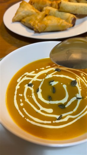 Last nights dinner / Iftar was a delicious bowl of butternut soup with a few savouries. Salwaa’s Creamy Roasted Butternut Soup Salwaa's Cape Malay Cooking From My Kitchen To Yours - keeping our heritage alive Ingredients 1kg butternut peeled and cubed 2 tablespoons olive oil 3 tablespoons butter 1 chopped onion 4 cloves of grated garlic 3 bayleaves 1 cinnamon stick 1 litre water 1 cube vegetable stock dissolve in 1/2 cup of warm water 1/2 teaspoon chilli powder optional Salt and pepper to taste 