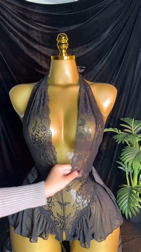 Floralshe on Instagram: "Your body is a gallery. This year, adorn it with wearable art. 🖼️✨"