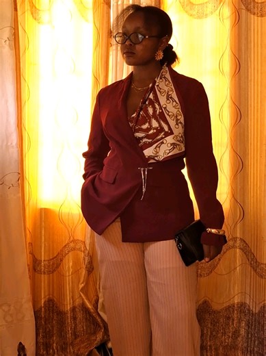 Translating the love language of Gifts into a silhouette. It’s the thoughtfulness in the layers for me! ​Now say it with me… I am the prize✨️ #LoveLanguages #Gifts #OOTD #PowerDressing #EditorialStyle