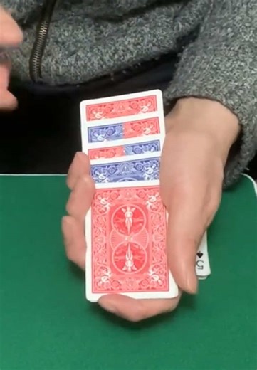 Psychedelic Colour Changing Deck of Cards #cardmagic #funcardmagic #cardtrick #closeupmagic #easycardmagic