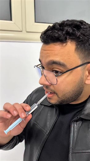 Mohamed Bayoumy_Official on Instagram‎: "حقنة بنج الاسنان🫠 #بيومي #صيدلية #معاناة #ضحك #معاناة_صيدلي #خالو"‎