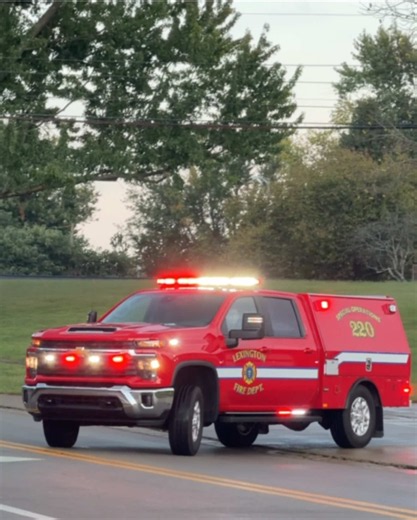 Everybody Goes 🤘🏼🔥 Lexington Fire Department (New) Unit 220, Engine 20 Tower 4 Responding #kentucky #firefighter #firetruck #newtruck #code3