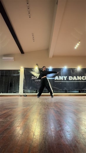 still learning how to freestyle 🫶🏻 #freestyle #waacking #whacking #dance #fyp