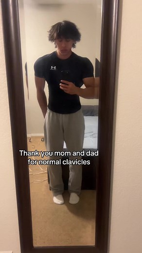 ? (@shhhh.idk)’s video of wide clavicles