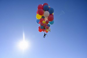 Watch: Magician David Blaine soars above Arizona in breathtaking balloon stunt [video]