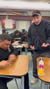 Classroom freestyle with @tokenhiphop 🔥🔥