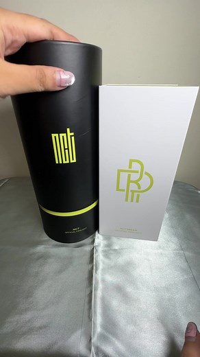 Perbandingan Light Stick NCT Versi 1 dan Versi 2