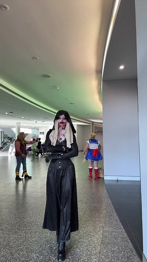 Microwave Edit - Bela Dimitrescu Cosplay Tutorial