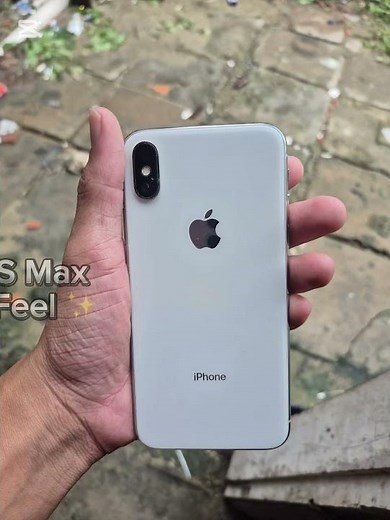 iPhone XR vs XS Max – Which One Should You Buy in 2026? 🔥